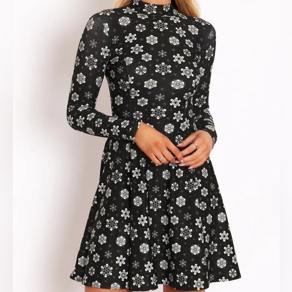 Blackmilk “SKULLFLAKES LONG SLEEVE EVIL LONGLINE DRESS” Size Large L NWT Skulls - Picture 12 of 12